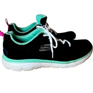 Sketchers Black and cloud memory foam size 9